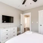 Upscale Home Near Downtown Cle, R&R Hof, Beach, Arena