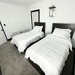 Fully Renovated Modern 4Bedroom 3Bath Home Close To Downtown Cleveland Fully Furnished