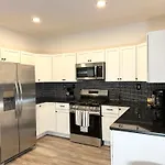 Fully Renovated Modern 4Bedroom 3Bath Home Close To Downtown Cleveland Fully Furnished