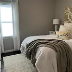 Cozy, 1St Floor Apartment 2Bdrms Plus Semi Private Room With Futon Pets With Fee Family Friendly Close To Everything