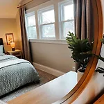 Large 4 Bedroom Recently Renovated With Hot Tub