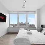 Luxury Downtown Cleveland Condo L 2 Tv\'S L Parking