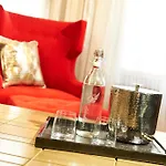 Metropolitan At The 9, Autograph Collection
