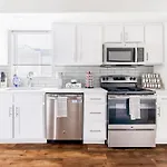 Luxury Downtown Townhome Private Garage Unit 3