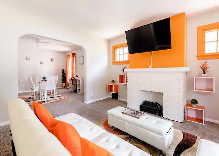 La Naranja Retreat - Cozy Duplex Near Downtown With Parking, 300 Mb Wifi & Self Check In