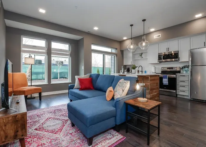 Luxury Condo 10 Minutes From First Energy Stadium C1