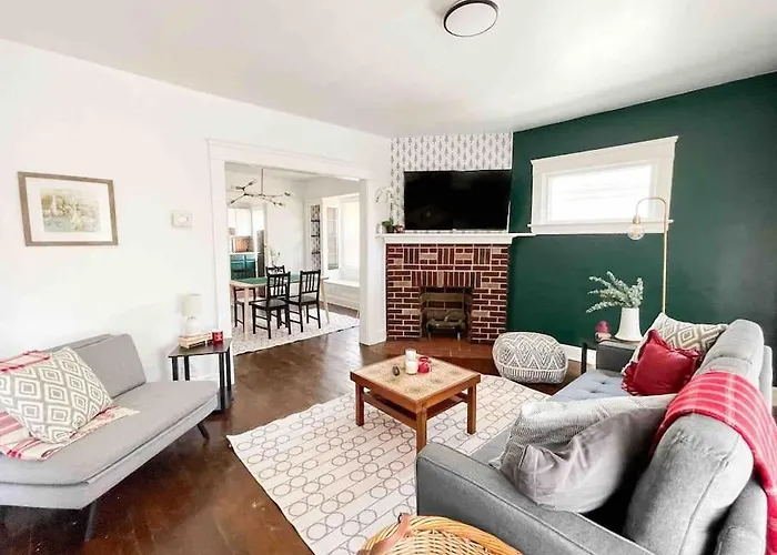 West Cleveland Up Apartment We Allow Pets