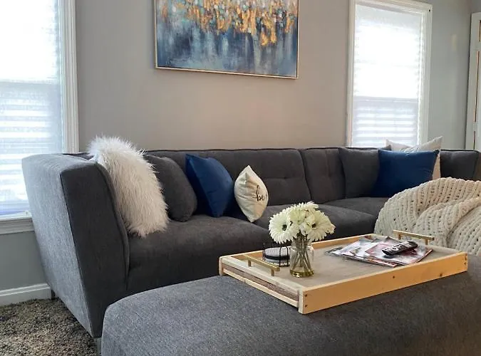 Cozy, Upstairs Apartment Pets Welcome With Fee Family Friendly Close To Everything