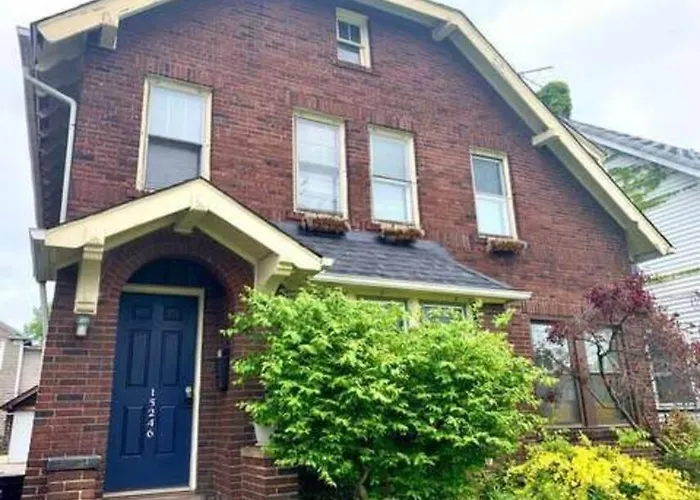The House Hotels-Lakeshore-3 Bedrooms -Entire Home