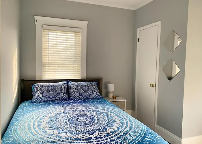 Cozy Apt Near Airport & Parking