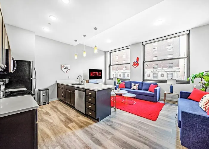 2Br Unit In The Heart Of Dt With View Of Playhouse Square, Pool & Gym Access- 305