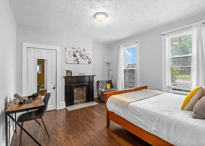 Stylish King Bed, 2Bdrm, 1 Mile To Dtwn, Game Room