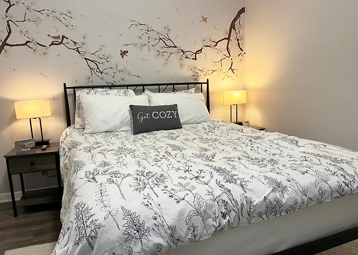 Downtown Cleveland -Modern First Floor Unit