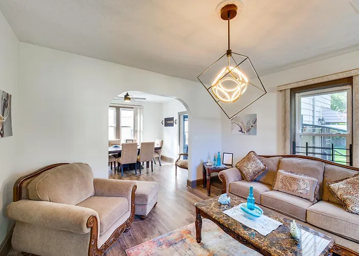 4 Mi To Dtwn Home With Patio In Cleveland!