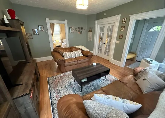 Charming 2Br Home With Office