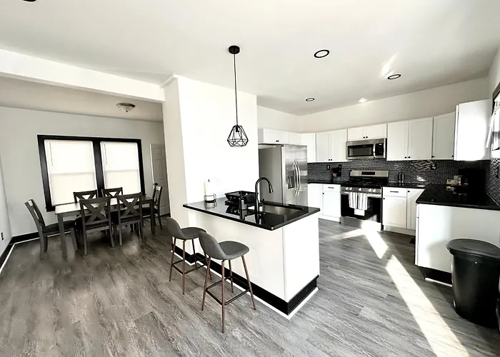 Fully Renovated Modern 4Bedroom 3Bath Home Close To Downtown Cleveland Fully Furnished