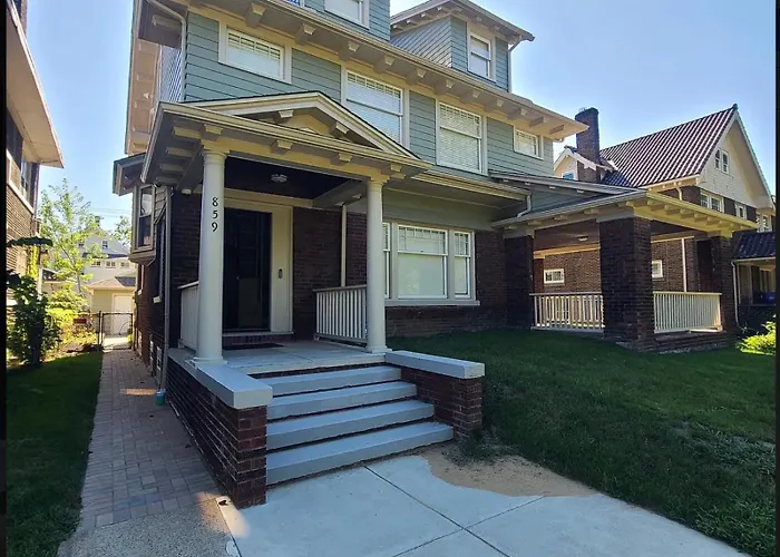 Beautiful Home Near Downtown & Cultural Gardens!