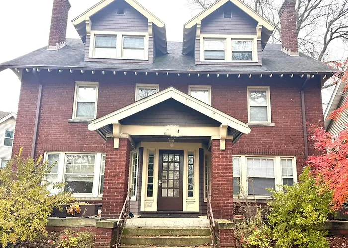 Lake Avenue Apartment