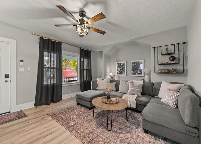 Newly Renovated And Designed Near Downtown