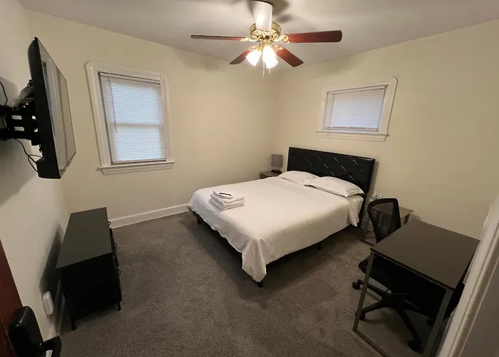 Staywithjay Premium Furnished Room Near Cleveland Airport