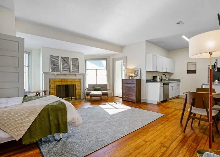 Victorian Cozy Retreat Steps To Cleveland Clinic