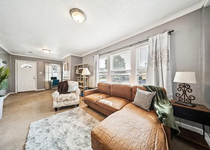 3 Bedroom 1 Bath In Cleveland