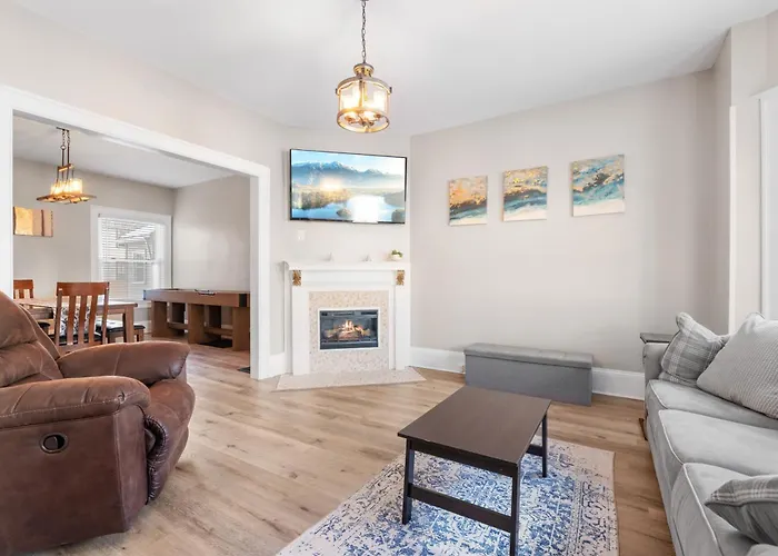 Luxe Ohio City Townhome Only Minutes To Stadium!