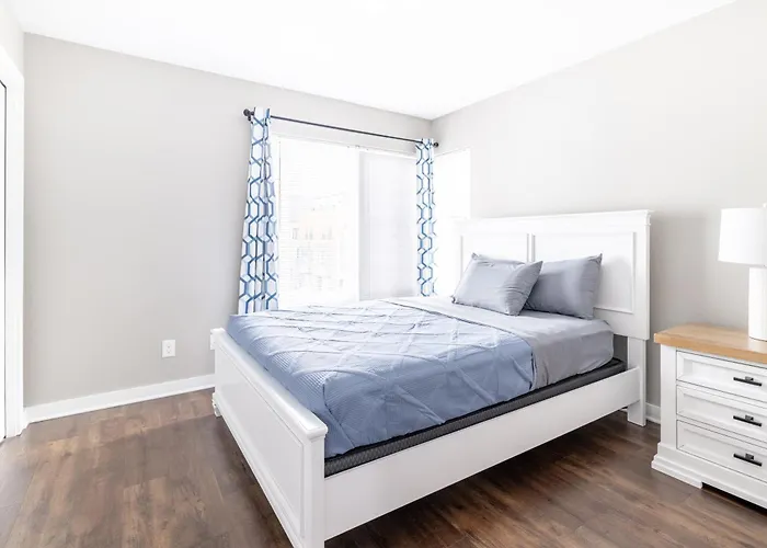 Luxury Downtown Townhome Private Garage Unit 6