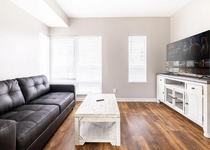 Luxury Downtown Townhome Private Garage Unit 3