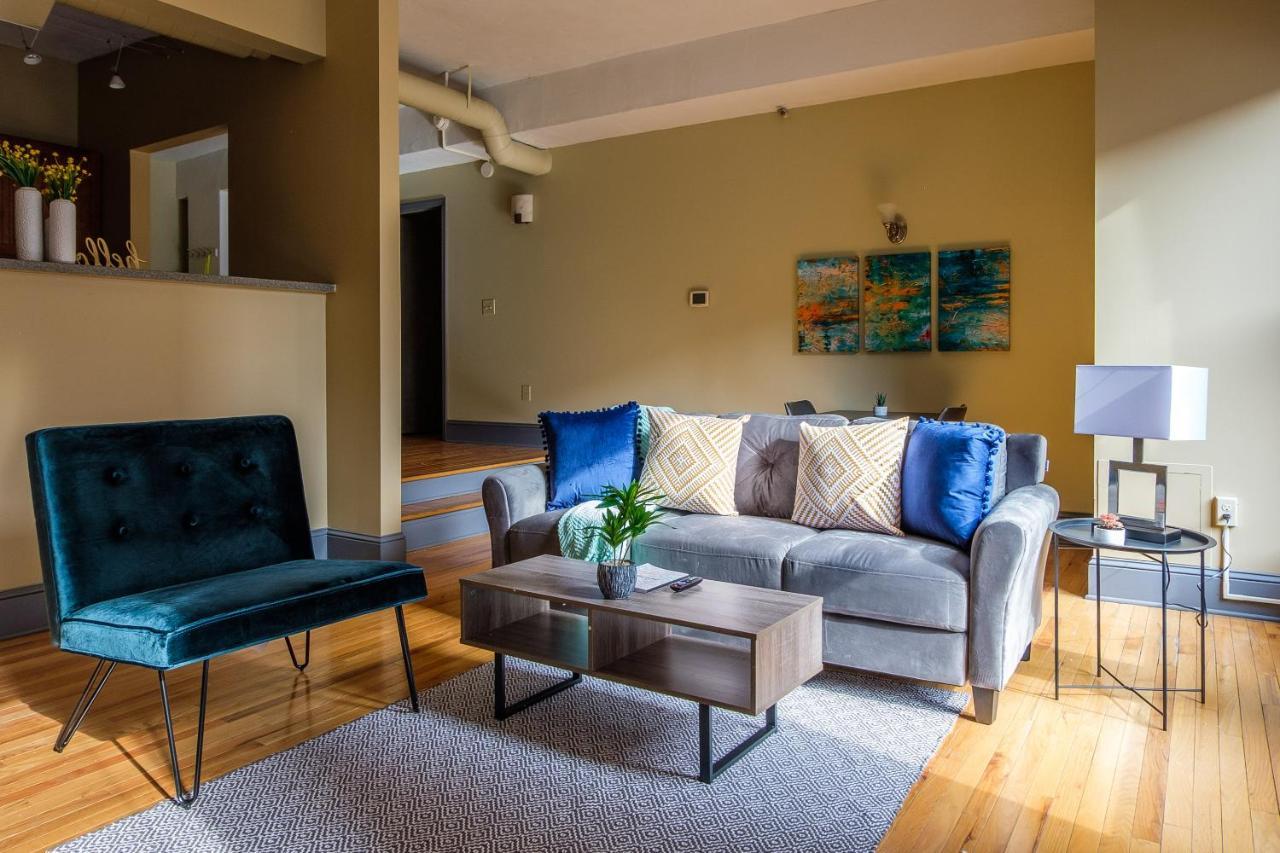 Frontdesk 2015 East 4th Street Apts Downtown Cleveland