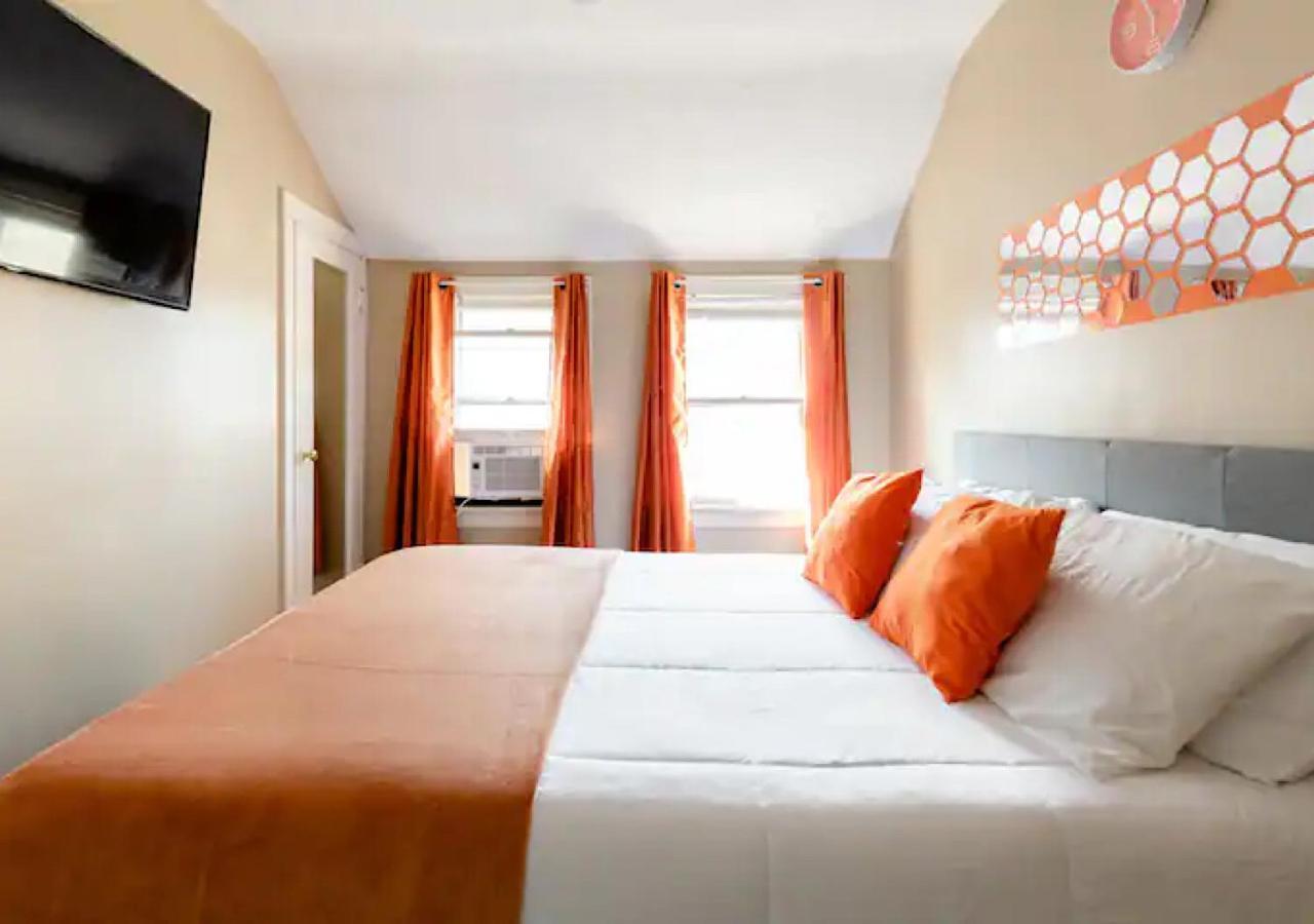 La Naranja Retreat - Cozy Duplex Near Downtown With Parking, 300 Mb Wifi & Self Check In Holiday home Cleveland
