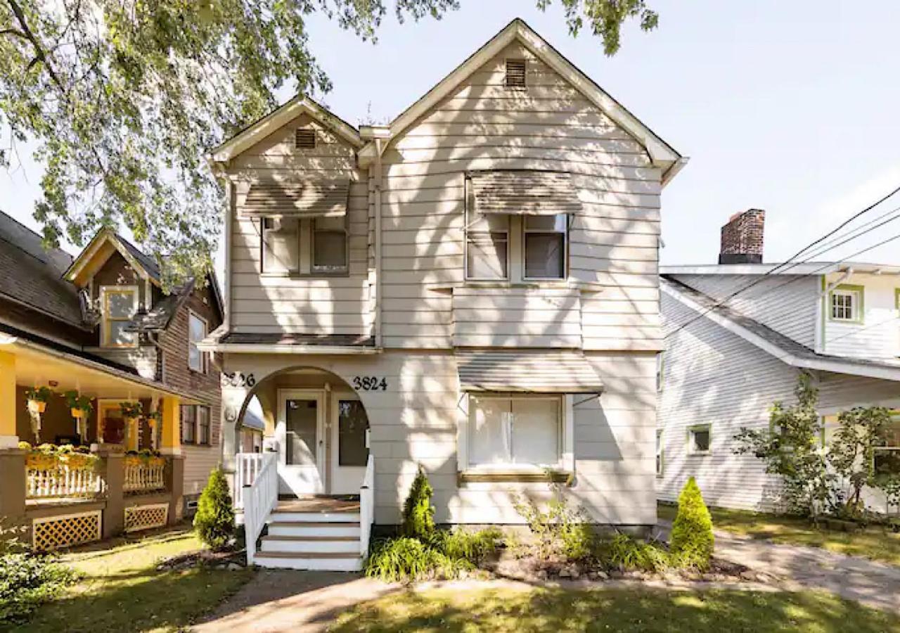 La Naranja Retreat - Cozy Duplex Near Downtown With Parking, 300 Mb Wifi & Self Check In Holiday home Cleveland
