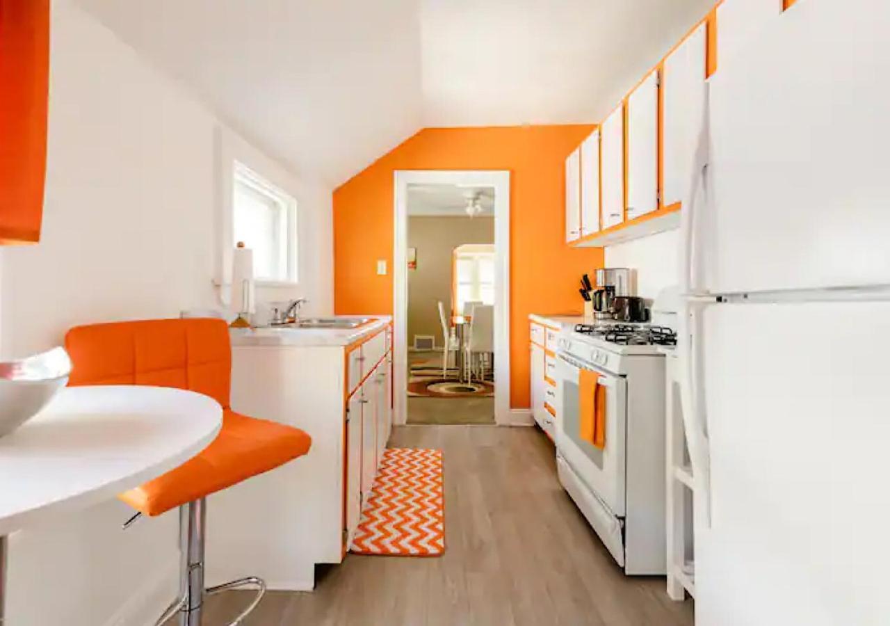 La Naranja Retreat - Cozy Duplex Near Downtown With Parking, 300 Mb Wifi & Self Check In Holiday home Cleveland
