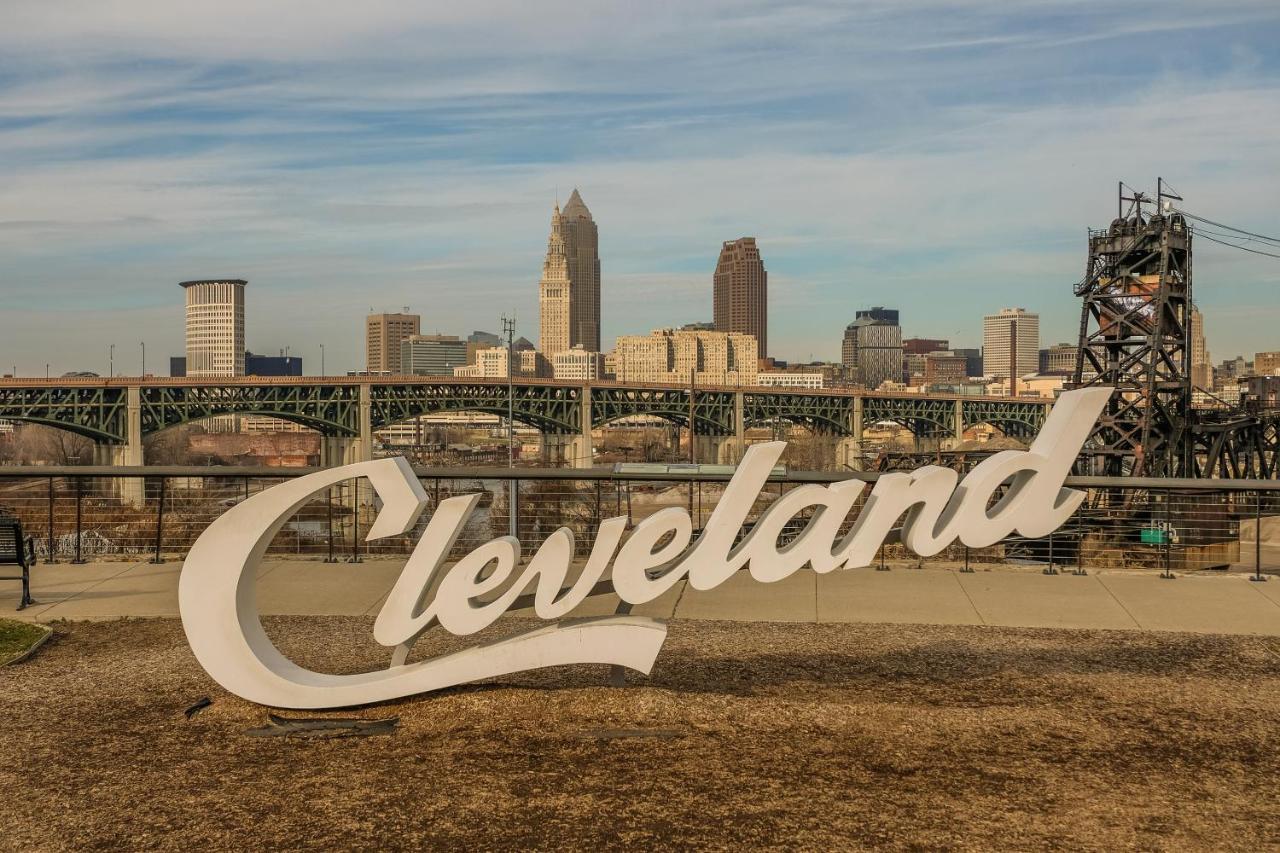 Frontdesk Tremont Oaks Micro Apts Apartment Cleveland