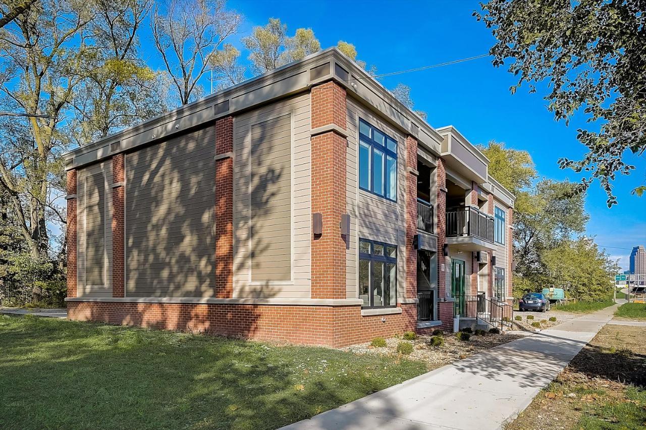 Frontdesk Tremont Oaks Micro Apts * Cleveland