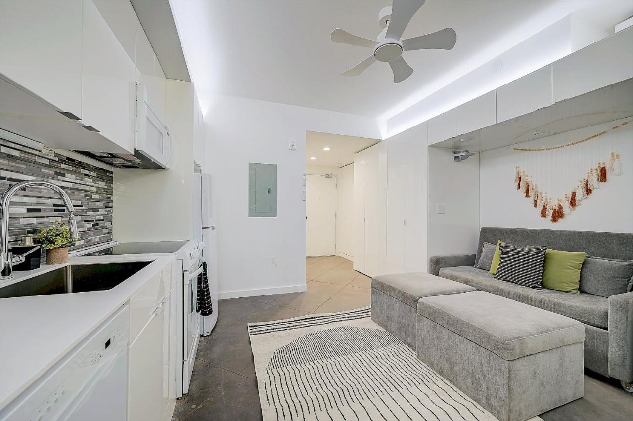 Frontdesk Tremont Oaks Micro Apts Apartment *