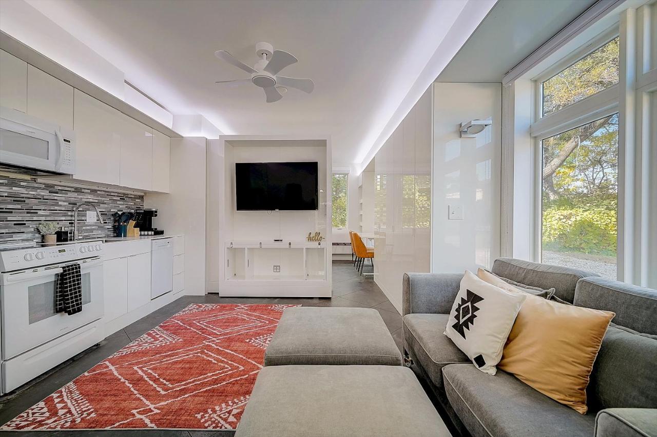 Frontdesk Tremont Oaks Micro Apts Apartment