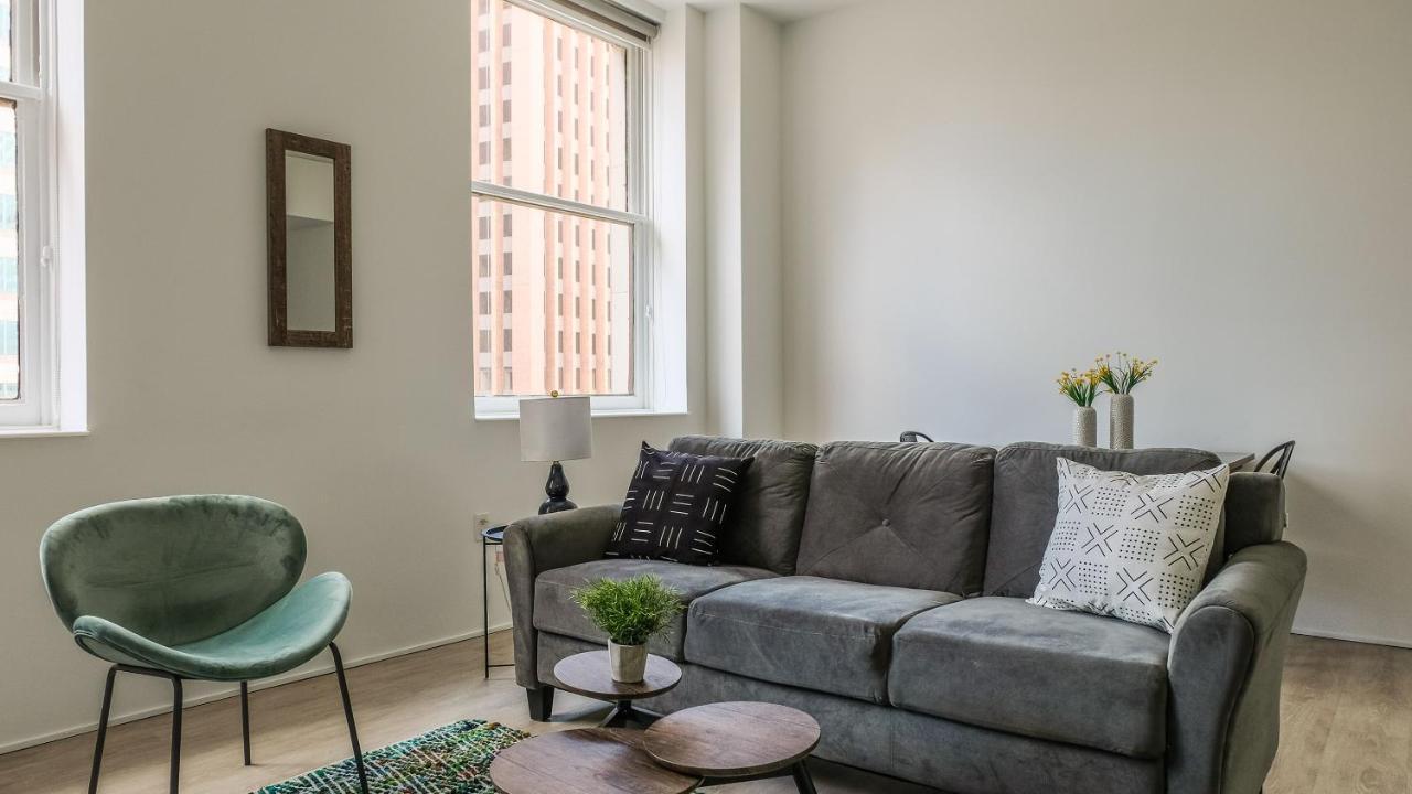 Frontdesk Lofts At 629 Euclid Downtown