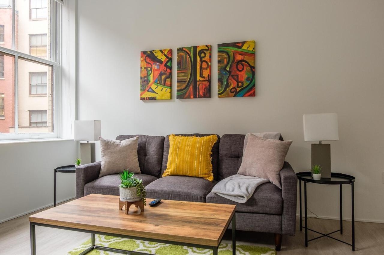 Frontdesk Lofts At 629 Euclid Downtown Apartment *