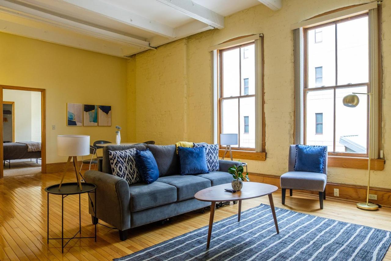 Frontdesk 2063 East 4th Street Apts Downtown Apartment *