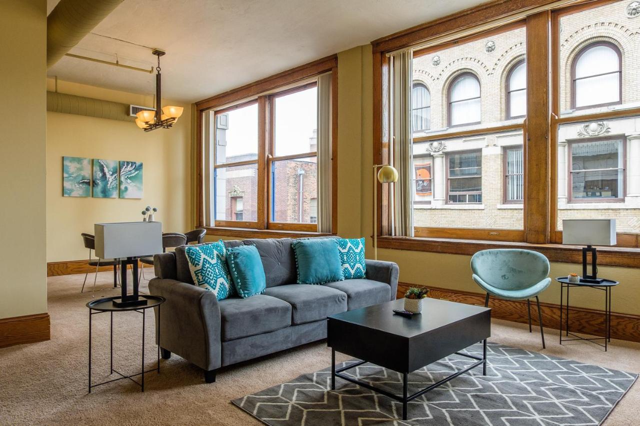 Apartment Frontdesk 2063 East 4th Street Apts Downtown *