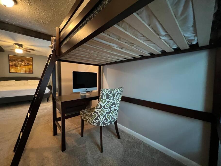Holiday home **stylish Pet Friendly 3 Bedroom House** *