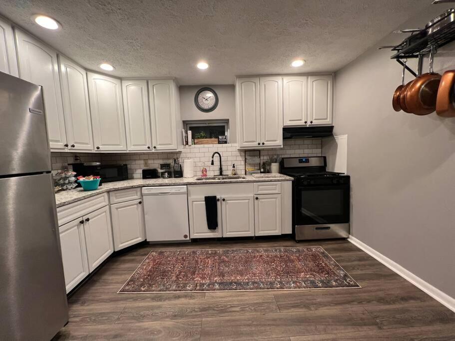 Holiday home **stylish Pet Friendly 3 Bedroom House**