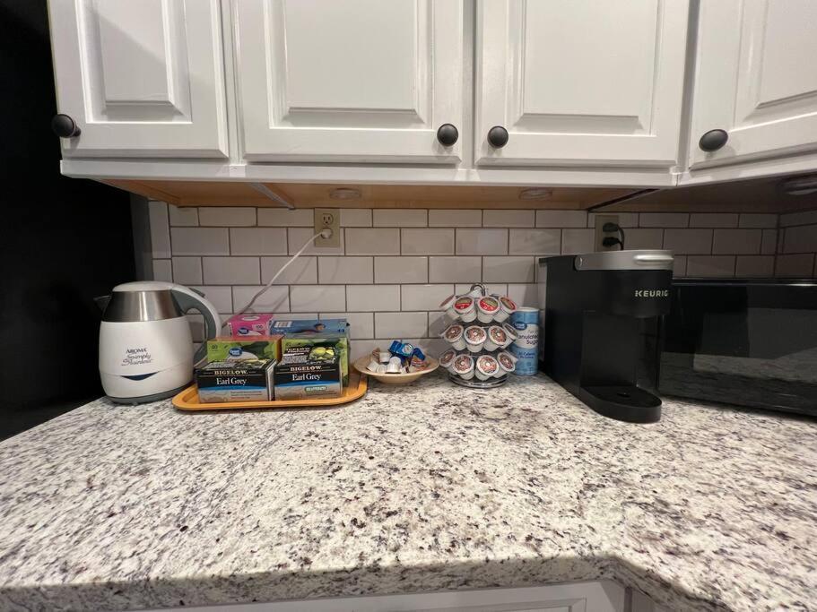 **stylish Pet Friendly 3 Bedroom House** *