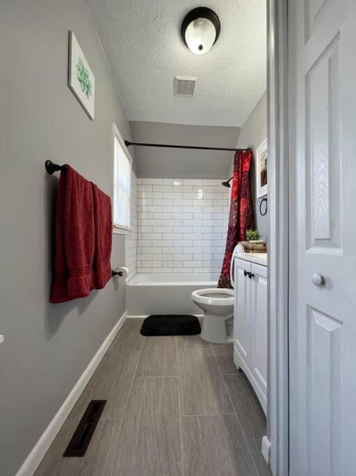 **stylish Pet Friendly 3 Bedroom House** Holiday home