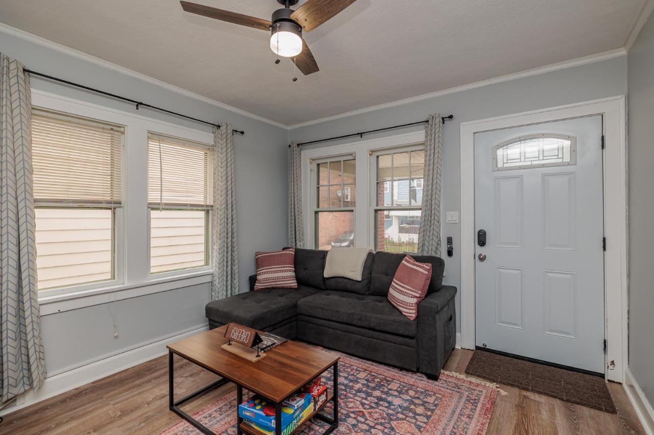 New Updated Apt In The Heart Of Little-italy With Massage Chair And A Hot Tub! * Cleveland