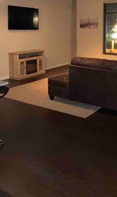 Downtown Waterview 1 Bedroom Loft With Fireplace Apartment