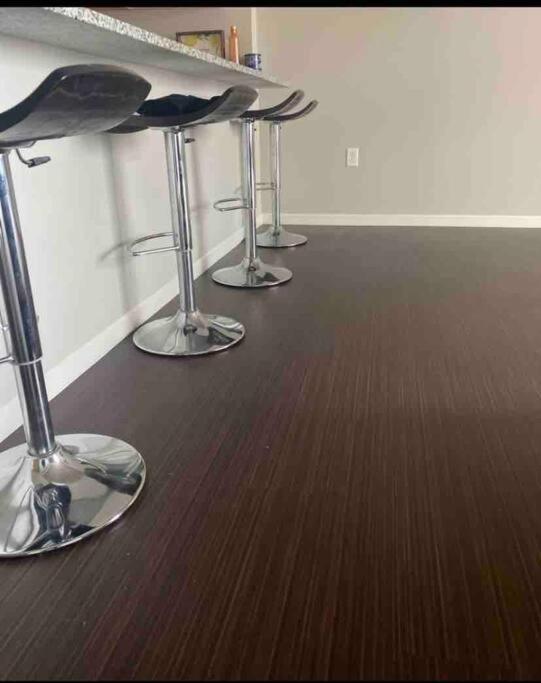 Downtown Waterview 1 Bedroom Loft With Fireplace Apartment *