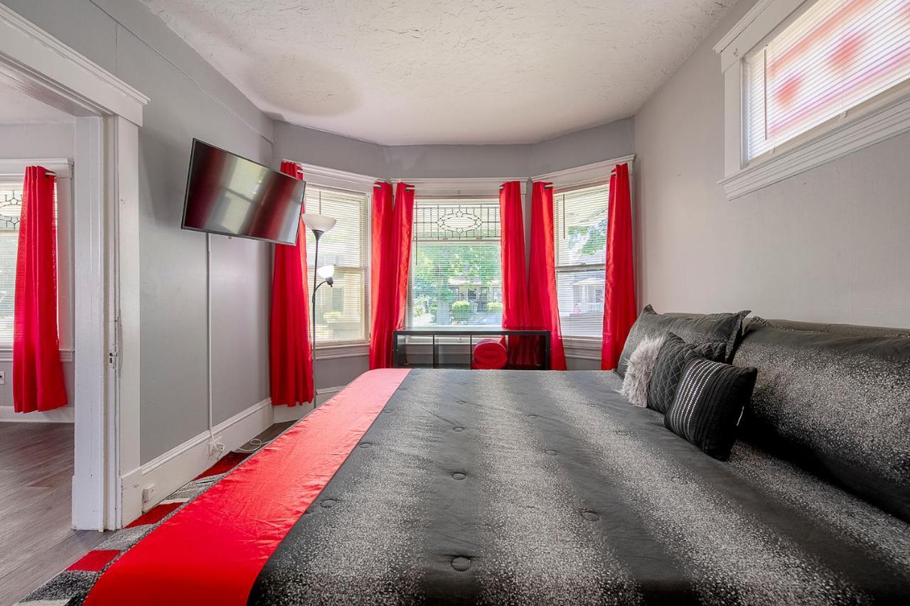 The Rubi Lounge: Modern Brooklyn Escape With Parking & High-speed Wi-fi