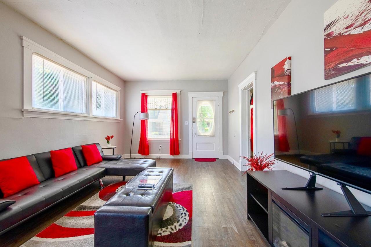 The Rubi Lounge: Modern Brooklyn Escape With Parking & High-speed Wi-fi Holiday home Cleveland
